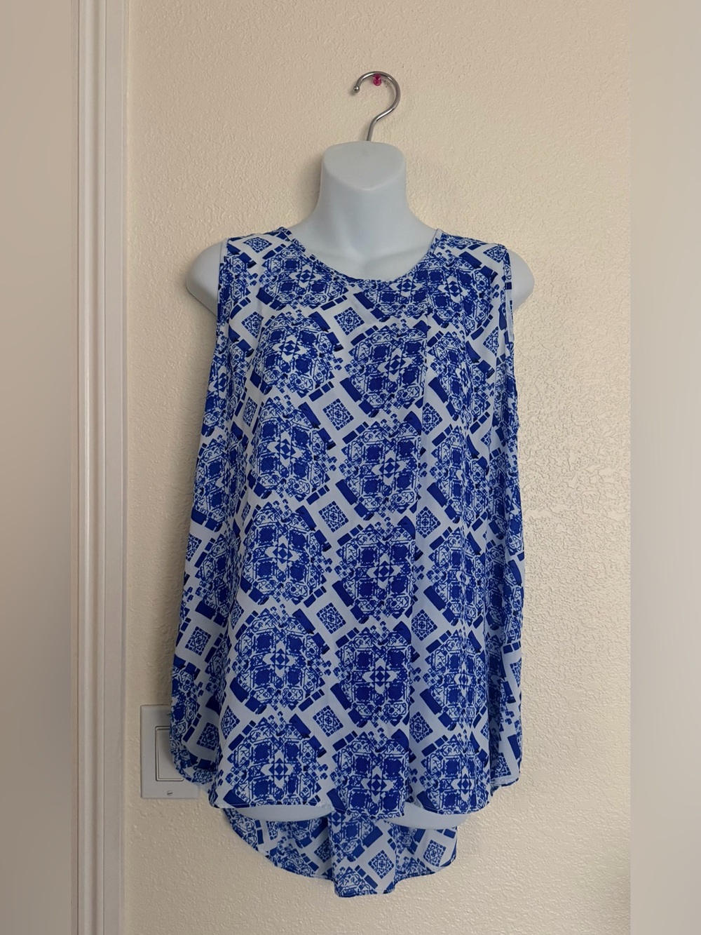 The Limited Sleeveless Blue Mosaic Print Women's Top